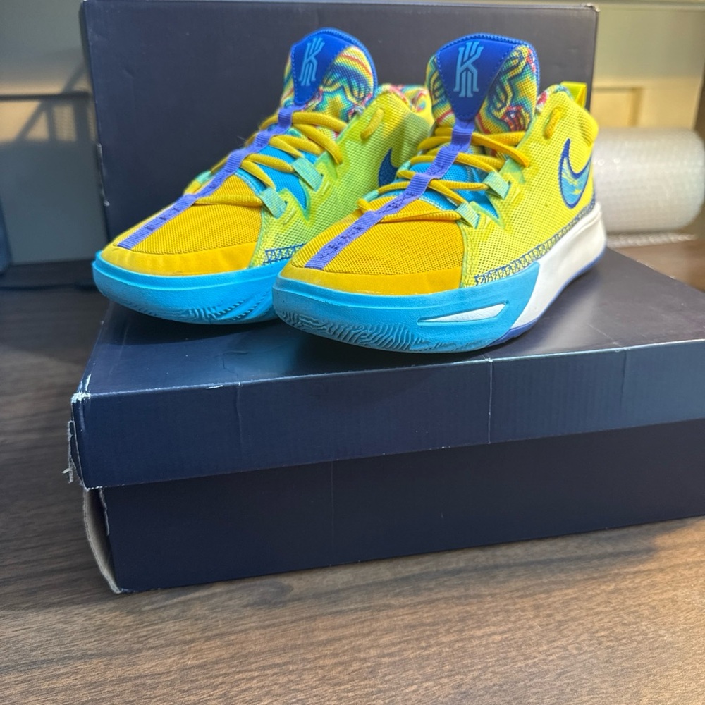 Nike Kyrie Flytrap 6 Low Kaleidoscope Size 5Y SpongeBob
